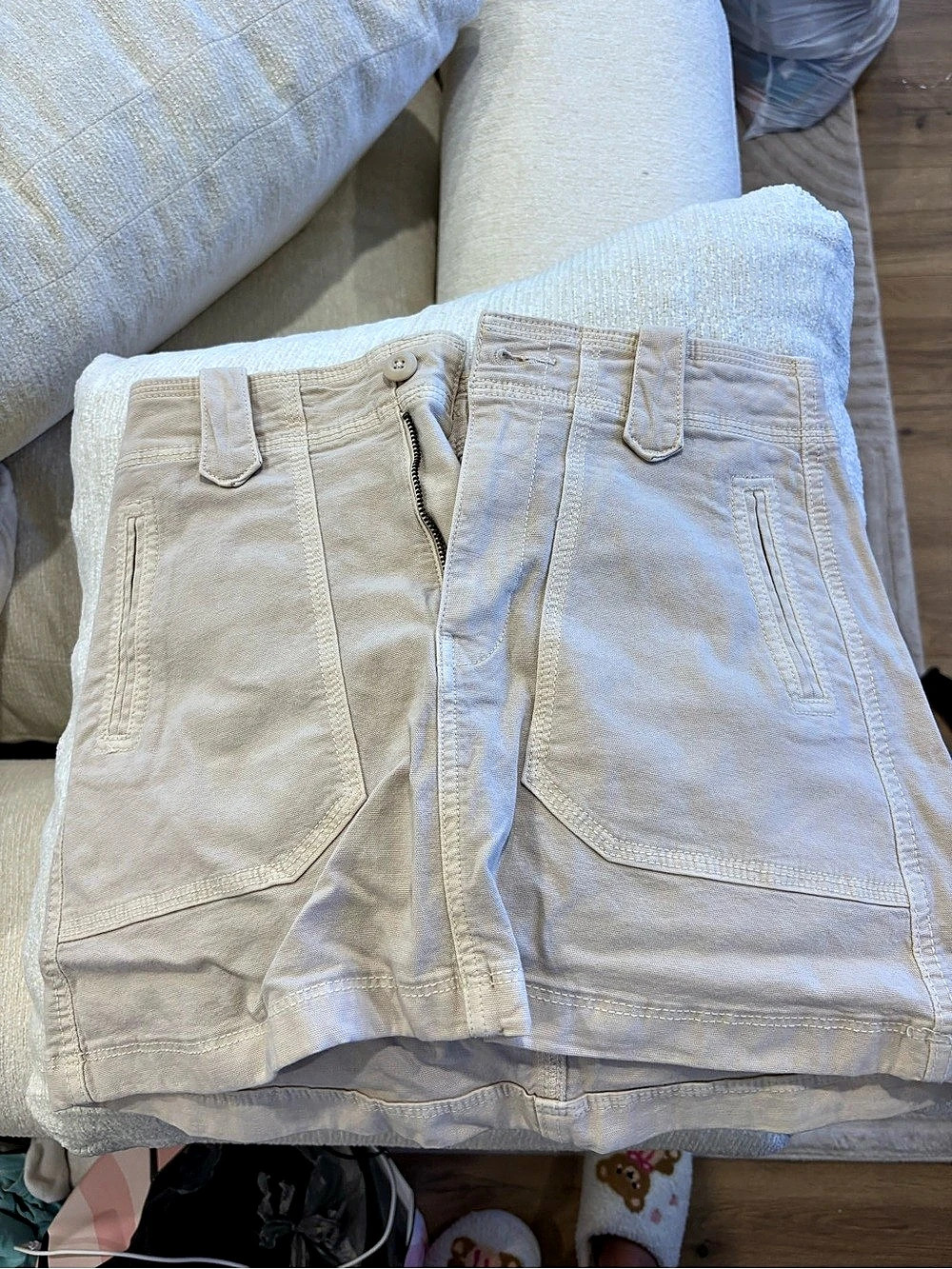 American Eagle Cargo Shorts in Beige Size Medium